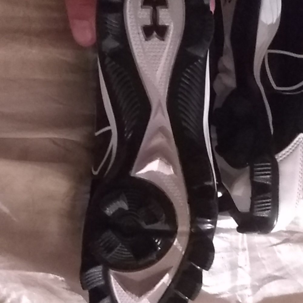 Baseball/ tee-ball cleats - Picture 2 of 4